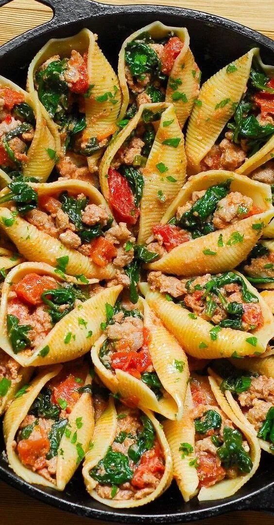 Макароны фаршированные фаршем фото Sausage and spinach stuffed shells with ricotta cheese Ricette, Ricette di cucin