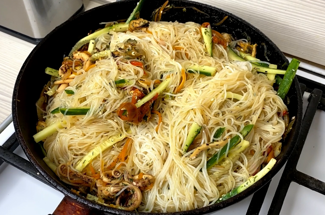 Макароны фунчоза рецепты приготовления с фото Готовлю фунчозу с морепродуктами и овощами - Как приготовить стеклянную лапшу с 