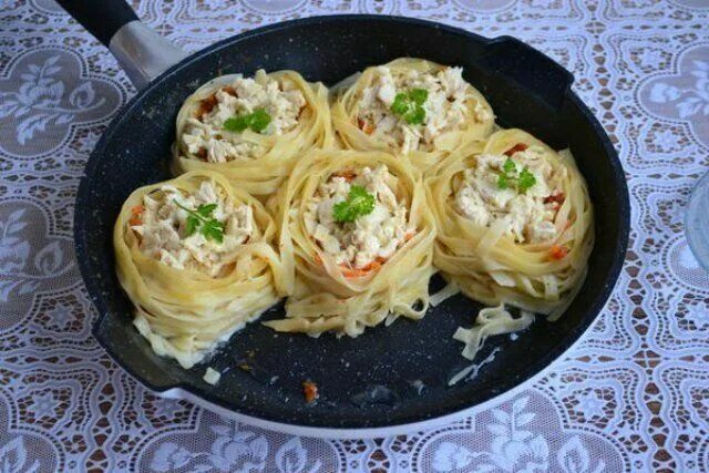 Макароны гнезда рецепты приготовления с фото Гнезда с фаршем и овощами в 2024 г Национальная еда, Блюда из фарша, Макаронные 