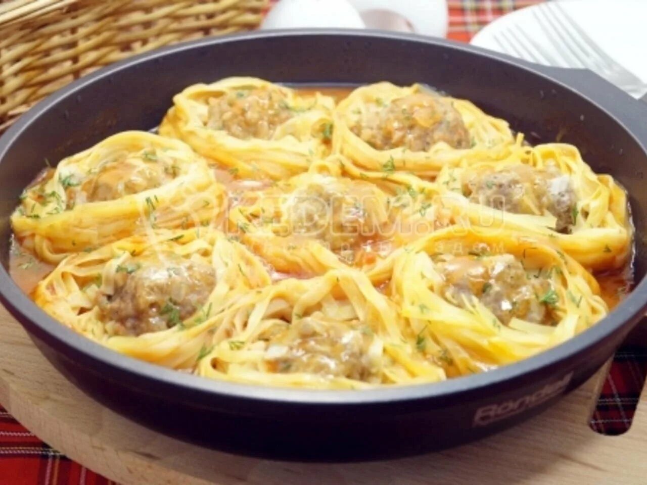 Макароны гнезда рецепты приготовления с фото Картинки ГНЕЗДА С ФАРШЕМ В СКОВОРОДЕ С СЫРОМ