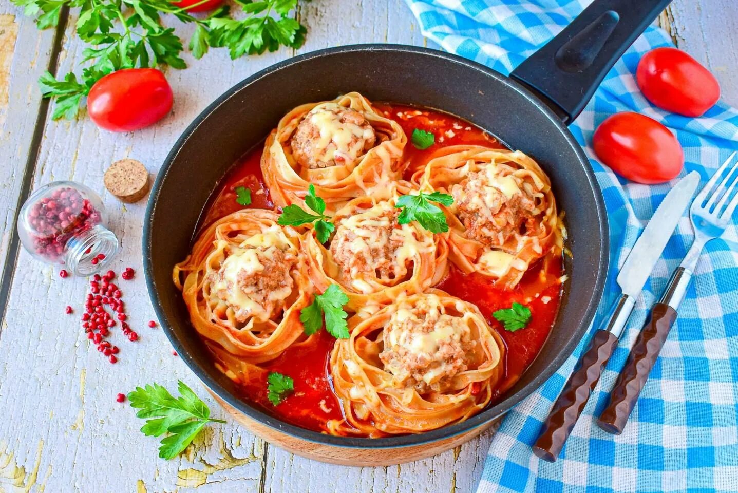 Макароны гнезда с фаршем фото Гнезда из макарон с фаршем на сковороде рецепт фото пошагово и видео - 1000.menu