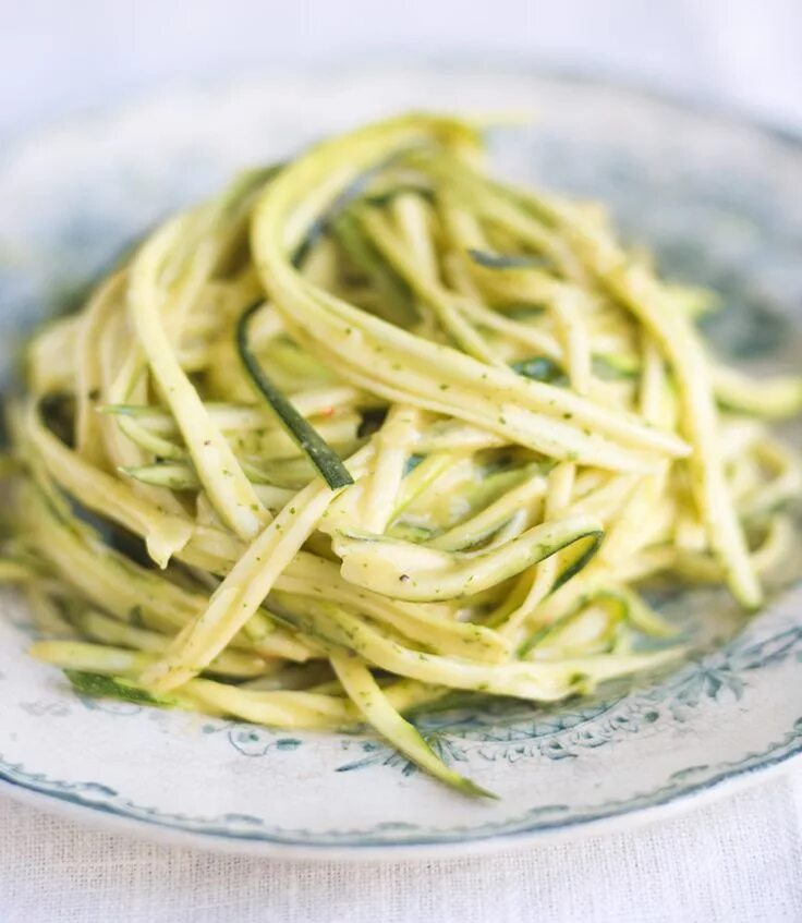 Макароны из кабачков рецепт с фото Mint & Mango Marinated Zucchini Spaghetti - Green Kitchen Stories Zucchini spagh