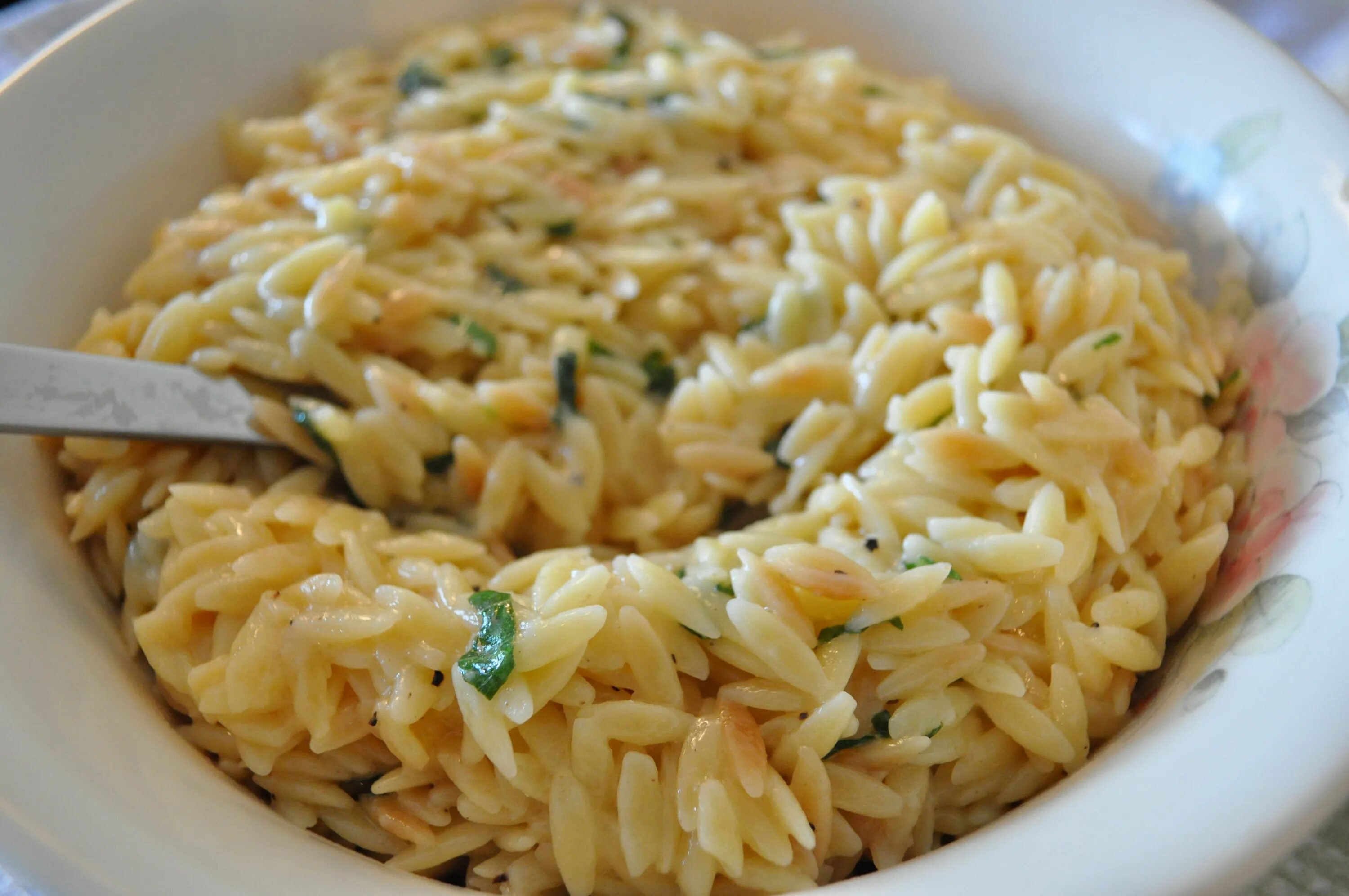 Макароны как рис фото Orzo with Parmesan and Basil Recipe Pasta side dishes, Recipes, Cooking recipes