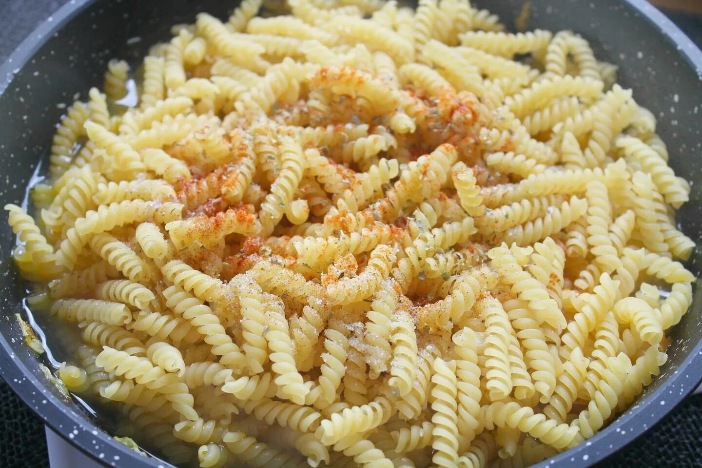 Макароны на сковороде фото Макароны с морковью и луком на сковороде рецепт с фото пошагово - 1000.menu
