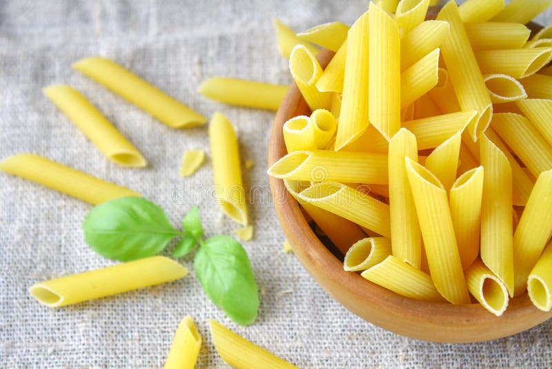 Макароны перья фото Rigate Penne Макарон в форме пер Макаронные изделия Mostaccioli Стоковое Фото - 