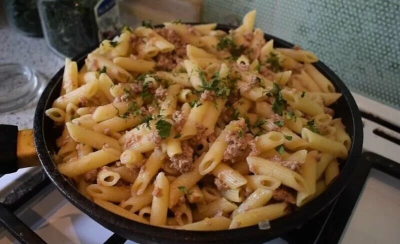 Макароны по флотски в кастрюле фото Макароны по-флотски с фаршем на сковороде Семейный очаг Дзен