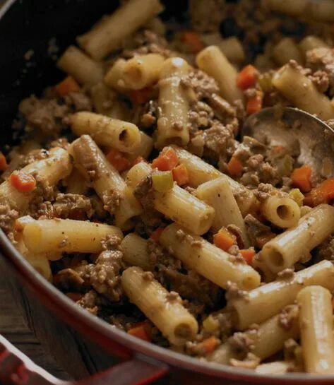 Макароны по флотски в кастрюле фото Rigatoni with White Bolognese Recipe on Food52 Recipe Bolognese recipe, Nyt cook