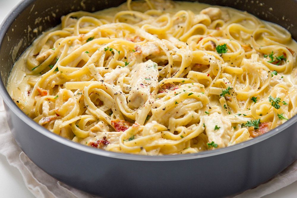 Макароны рецепт приготовления с фото Homepage - Everyday Cooking Chicken bacon alfredo, Recipes, Pasta dishes