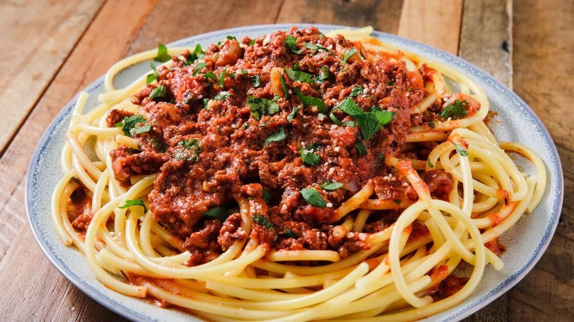 Макароны с болоньезе фарш фото рецепт Slow-Cooker Bolognese Is The Coziest Recipe Ever Recipe Slow cooker bolognese, C