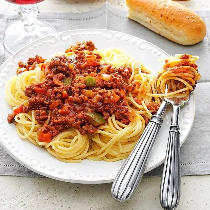 Макароны с болоньезе фарш фото рецепт Meat Sauce for Spaghetti Recipe Recipes, Pasta dishes, Spaghetti recipes