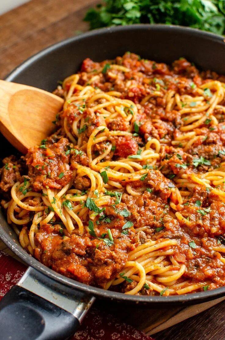 Макароны с болоньезе фарш фото рецепт Enjoy a delicious bowl of this homemade low syn Rich Spaghetti bolognese - a fir