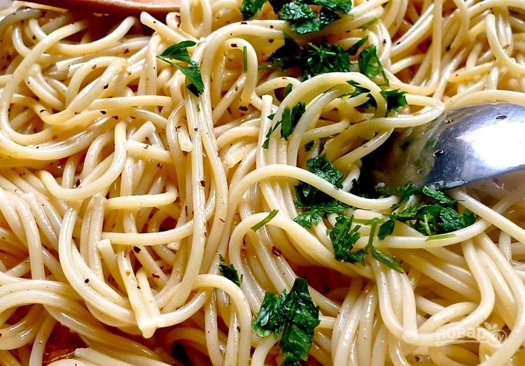 Макароны с чесноком рецепт с фото Спагетти с чесноком и петрушкой - пошаговый рецепт с фото на Повар.ру