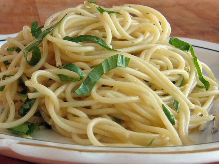 Макароны с чесноком рецепт с фото Spaghetti with Garlic & Herbs Recipe Recipe Herb recipes, Wine recipes, Best pas