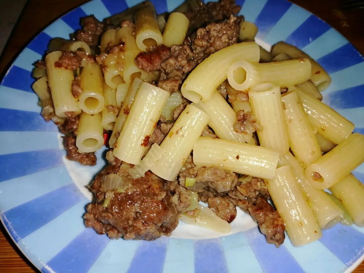 Макароны с фаршем на сковороде фото Макароны большие трубочки с фаршем - CoffeePapa.ru