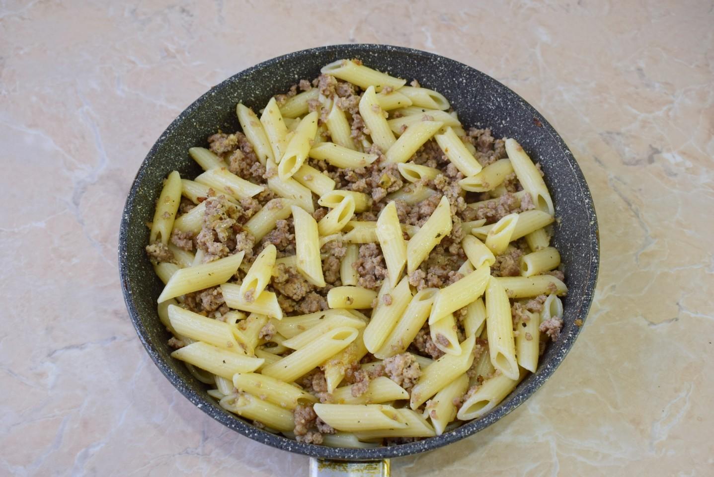 Макароны с фаршем на сковороде фото Макароны по флотски с фаршем на сковороде классические рецепт фото пошагово и ви