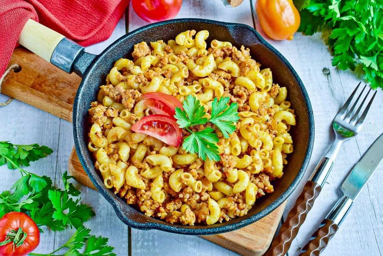 Макароны с фаршем на сковороде фото Макароны с фаршем и томатной пастой по флотски на сковороде рецепт фото пошагово