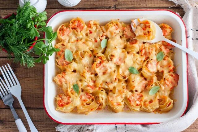 Макароны с фаршем в духовке фото Фаршированные большие макароны с фаршем в духовке рецепт с фото пошагово - 1000.
