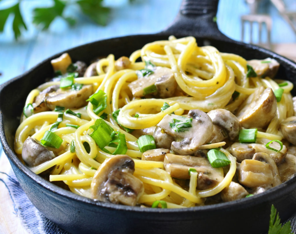 Макароны с грибами фото Spaghetti ai Funghi - Rezept von Pastaweb Rezept Frische champignons, Spaghetti 