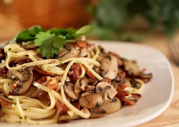 Макароны с грибами рецепты с фото Mushroom-Bacon Pasta Recipe - Food.com Recipe Bacon pasta recipes, Easy fancy di