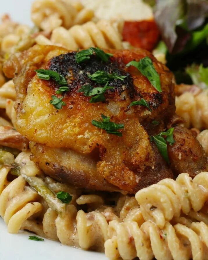 Макароны с курицей фото One-Pot Chicken, Bacon, and Goat Cheese Pasta Goat cheese pasta, Pasta dishes, F