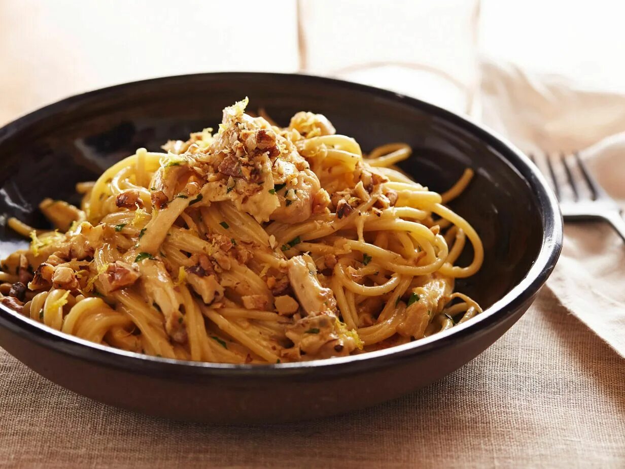 Макароны с курицей фото Chicken Carbonara Recipe Chicken carbonara recipe, Food network recipes, Chicken