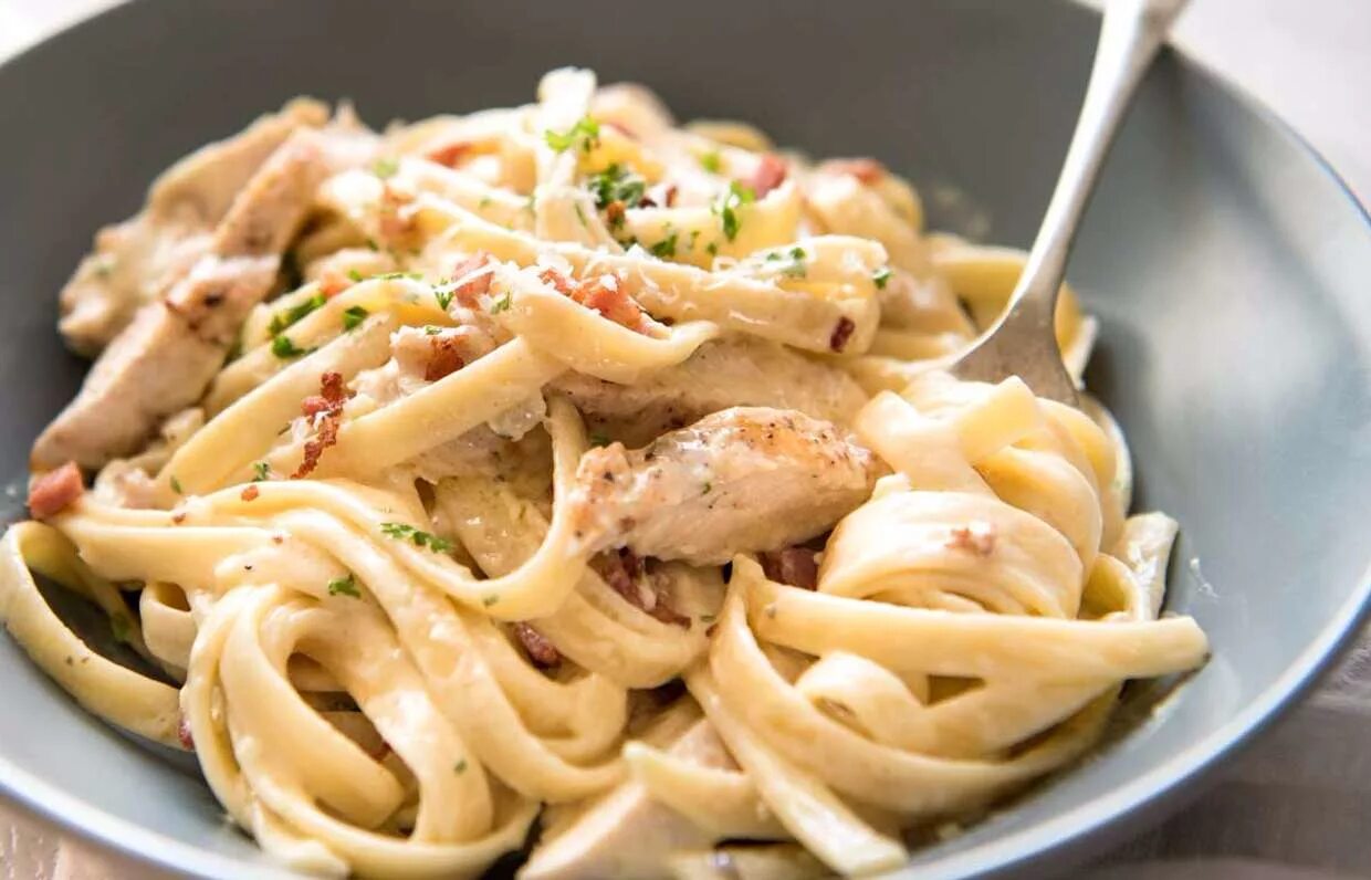 Макароны с курицей фото Сливочная паста с курицей и беконом - кулинарный пошаговый рецепт с фото * INMYR