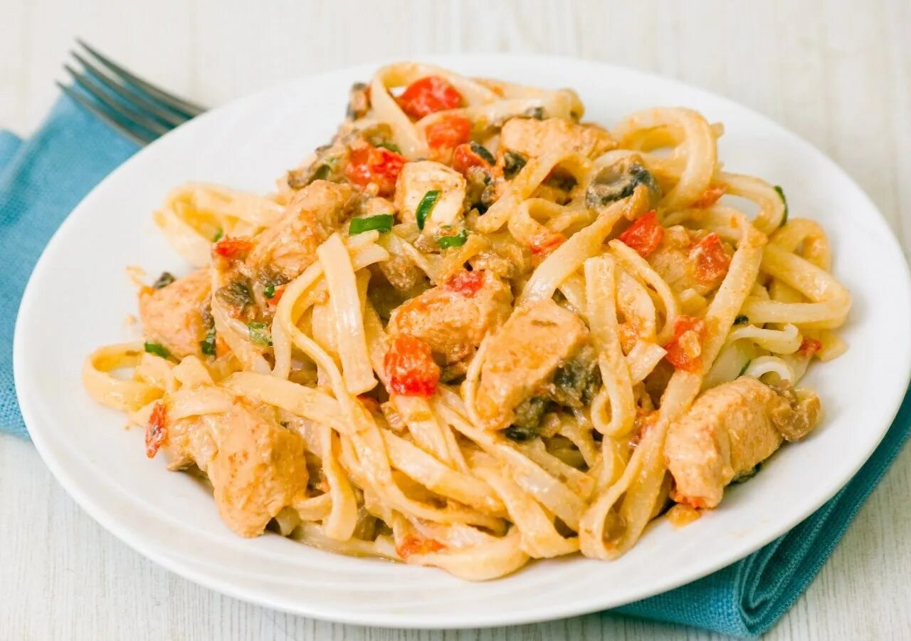 Макароны с курицей фото Макароны с курицей и помидорами