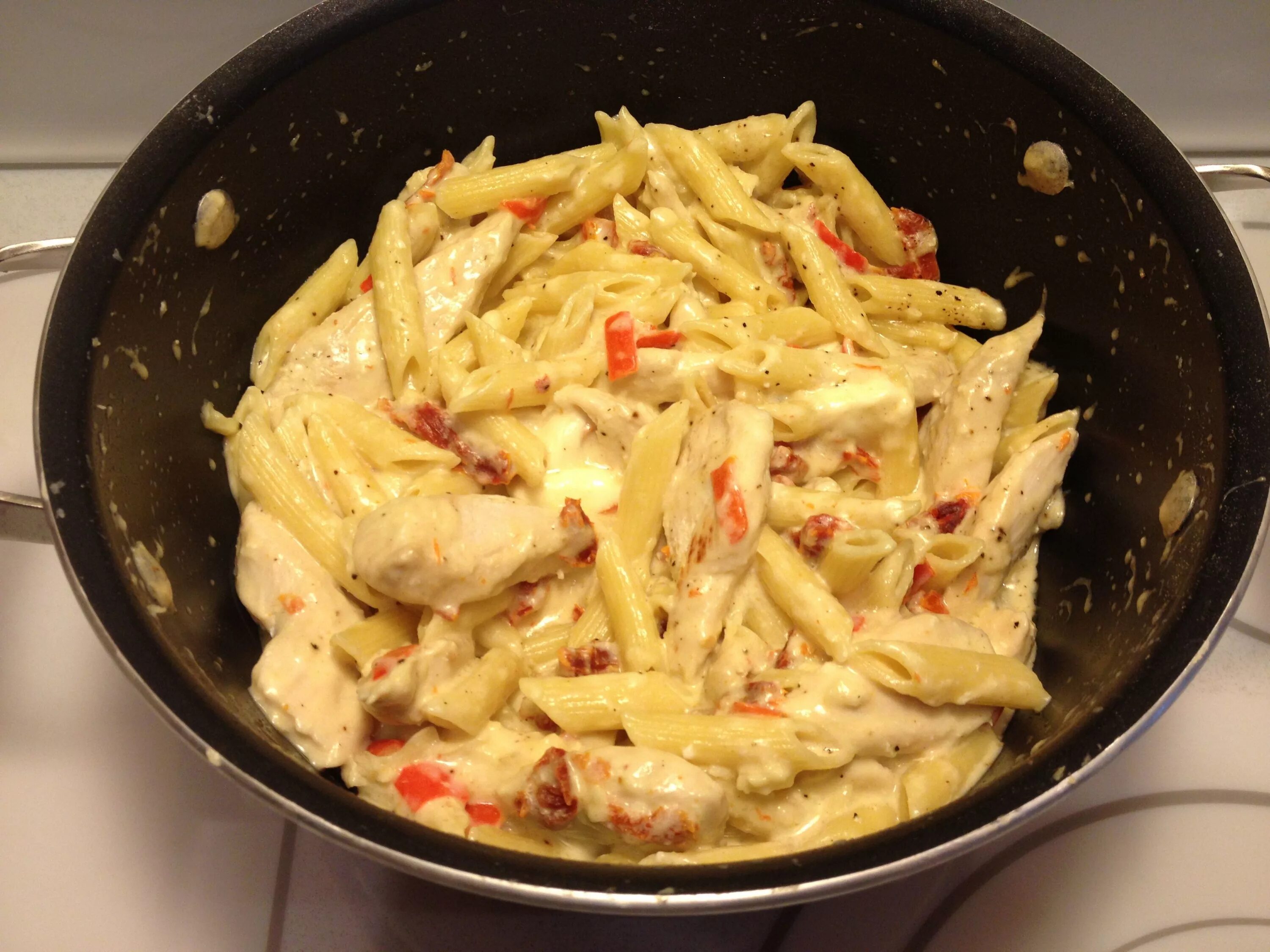 Макароны с курицей на сковороде фото Delicious Smoked Mozzarella Chicken & Penne Recipe