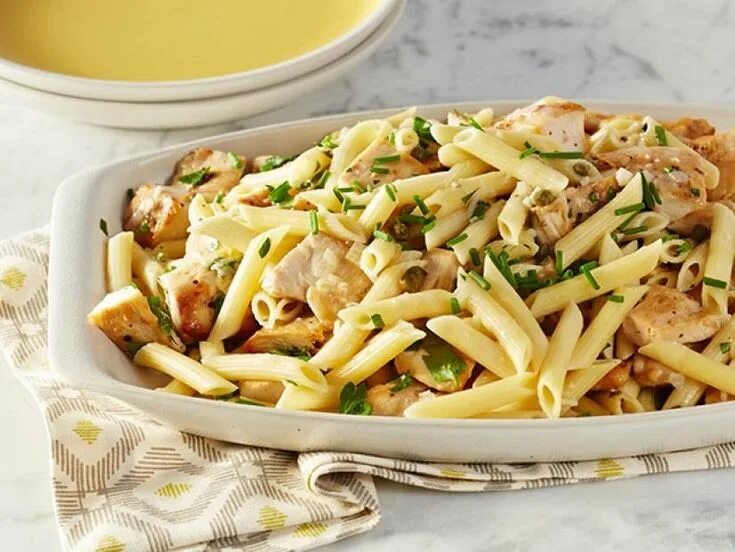 Макароны с курицей на сковороде фото Chicken Piccata Pasta Toss Recipe Pasta primavera recipe, Chicken piccata pasta,
