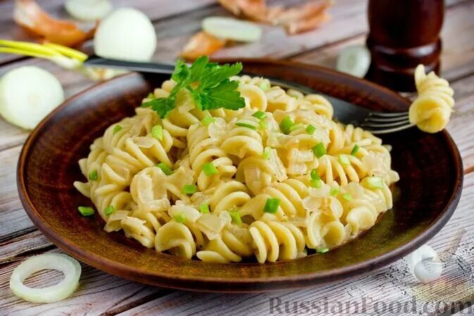 Макароны с луком рецепт с фото Парад кулинарных хитов года! Лучшие рецепты года 2021 № 36 ЛУЧШИЕ РЕЦЕПТЫ Russia