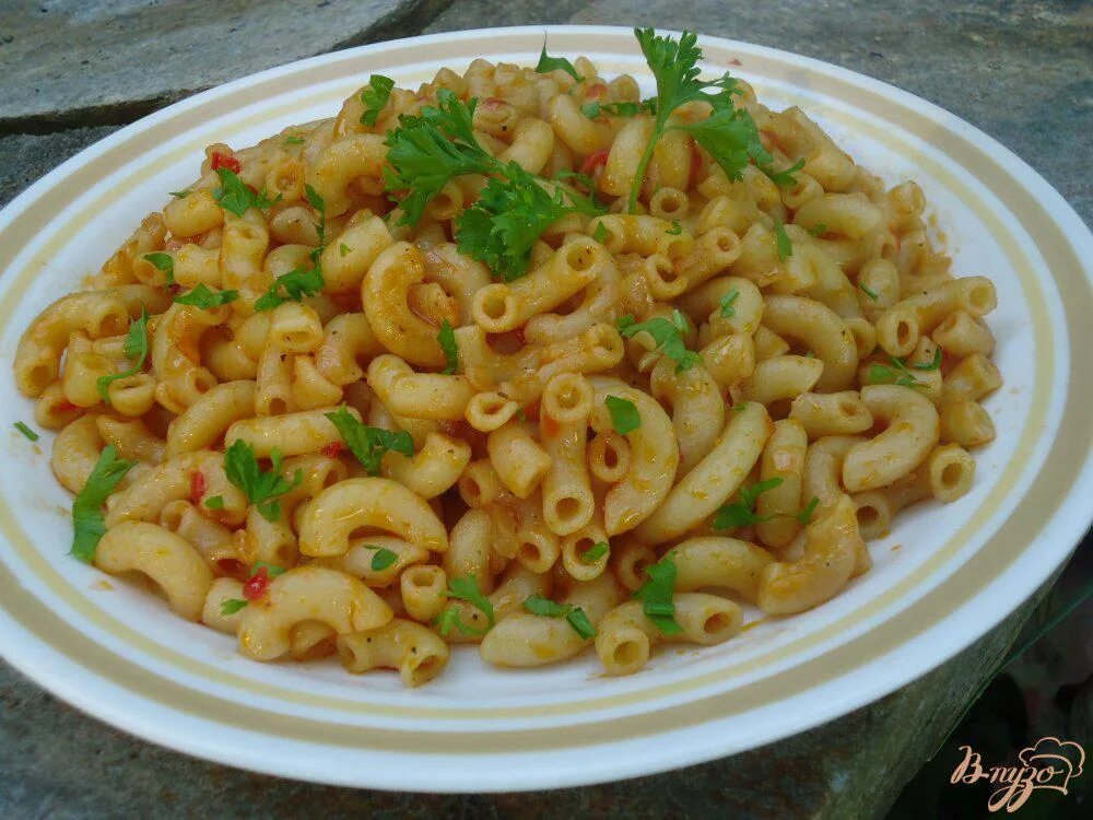 Макароны с луком рецепт с фото Макароны с помидорами, луком, чесноком, тушеные в сковороде - рецепты с фото на 