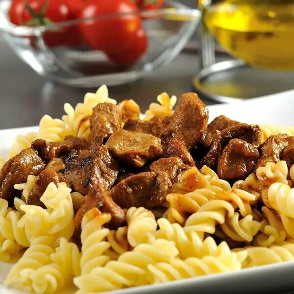 Макароны с мясом фото Тушеные макароны с мясом - отличное блюдо к обеду