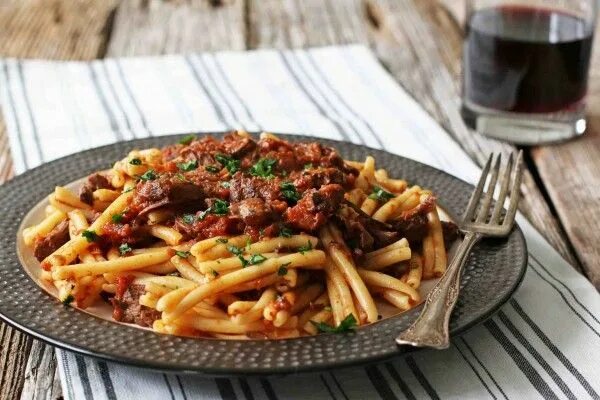 Макароны с мясом фото Strozzapreti with Beef Shank Ragù * in sock monkey slippers