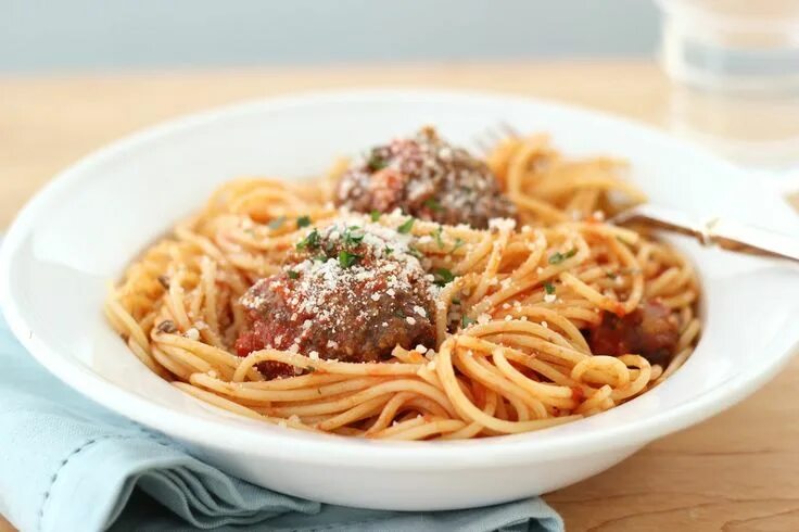 Макароны с мясом фото Shorely Chic: BEST SPAGHETTI AND MEATBALLS Comida, Cocina italiana, Pasta