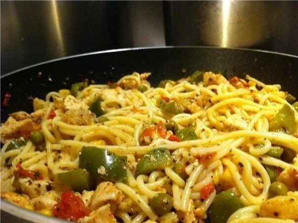 Макароны с овощами фото Спагетти с овощами и курицей в 2020 г Спагетти с овощами, Спагетти с курицей, Ид