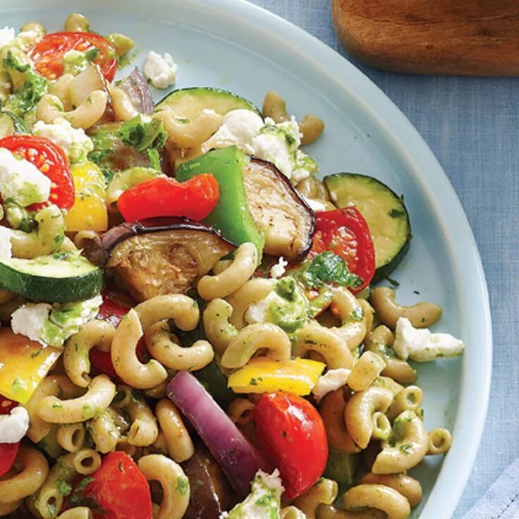 Макароны с овощами фото Vegetarian Roasted Vegetables & Goat Cheese Pasta Salad This go-to pasta salad i
