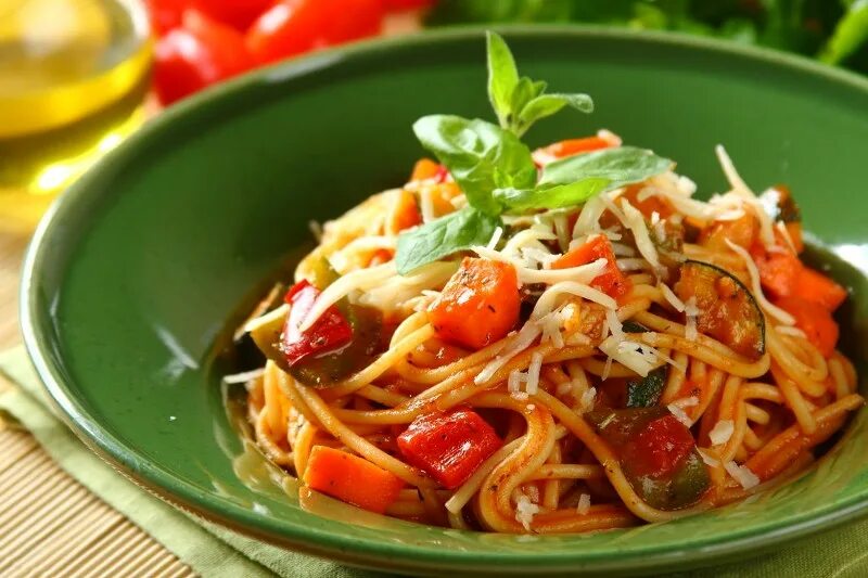 Макароны с овощами фото Паста пикантная с овощами (пост) Доставка обедов по Москве компания Сладим