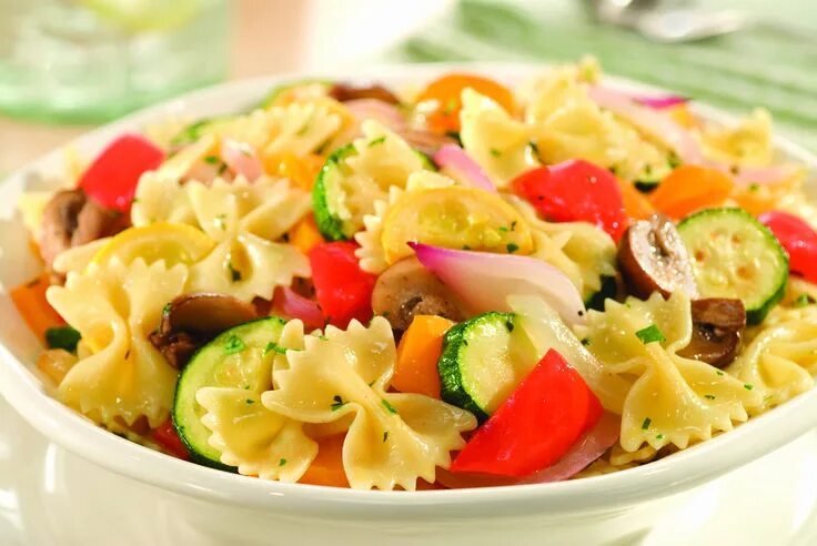 Макароны с овощами фото Pâtes et légumes rôtis aux herbes .recettes.qc.ca Vegetable pasta recipes, Recip