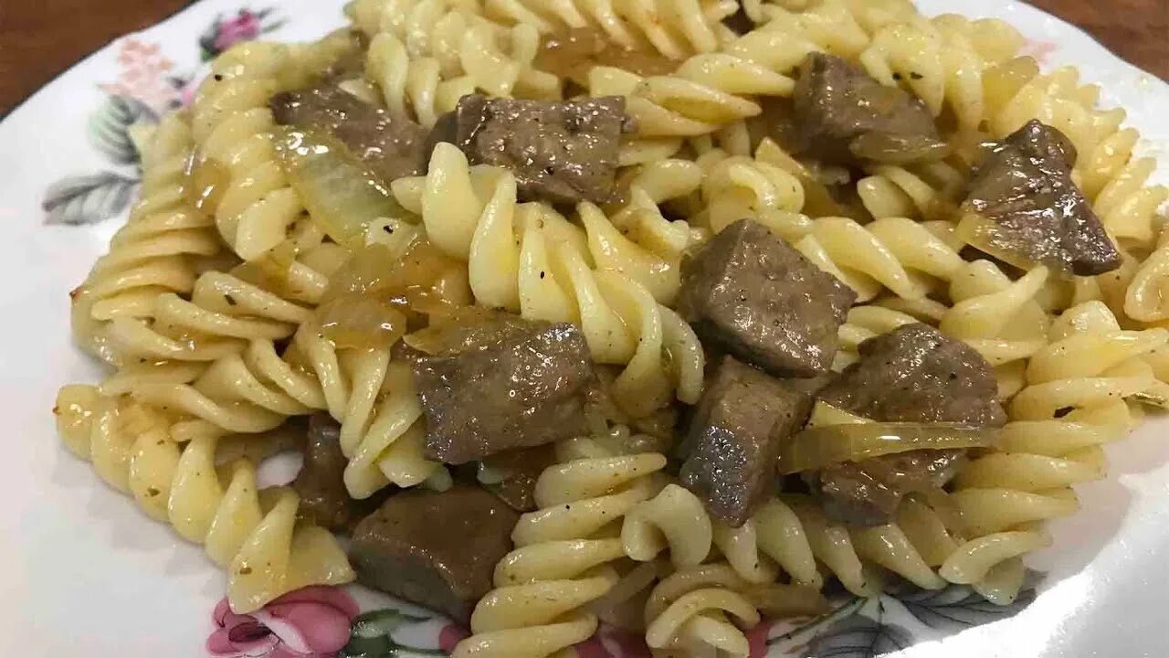 Макароны с печенью рецепт с фото Говяжья печень с макаронами Beef liver with pasta - YouTube