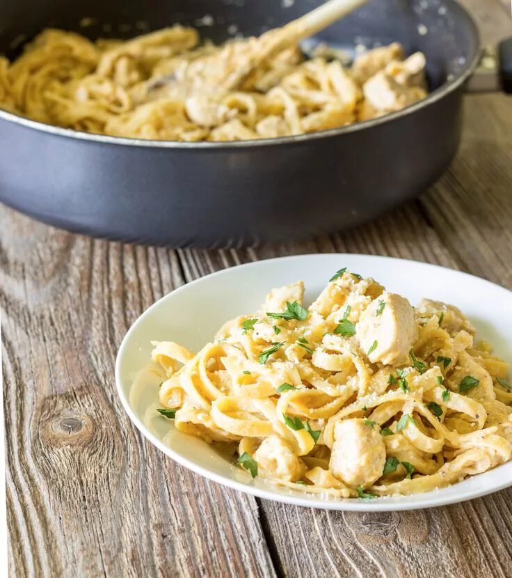 Макароны с соусом альфредо в школе фото One Pot Wonder Cajun Chicken Alfredo - The Wholesome Dish Pasta dishes, Chicken 