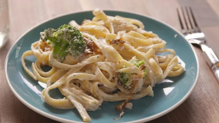 Макароны с соусом альфредо в школе фото Best Homemade Alfredo Sauce Recipe Recipe Recipes, Low fat alfredo sauce, Alfred