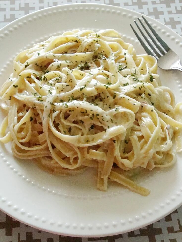Макароны с соусом альфредо в школе фото Vegetarian Fettuccine Alfredo Fettuccine alfredo recipes, Fettuccine alfredo, Ho