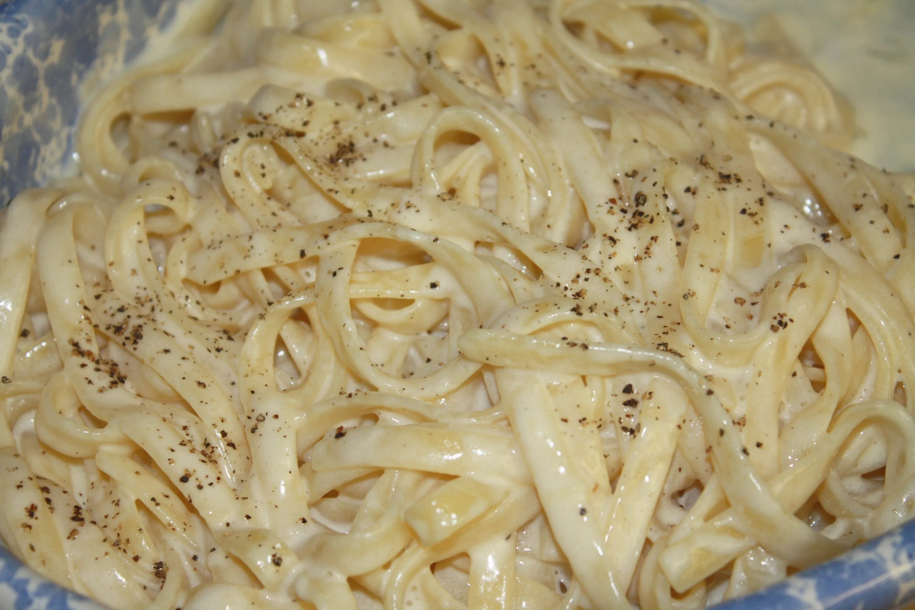 Макароны с соусом альфредо в школе фото Alfredo sauce Fettuccine alfredo, Recipes, Fettucine alfredo recipe
