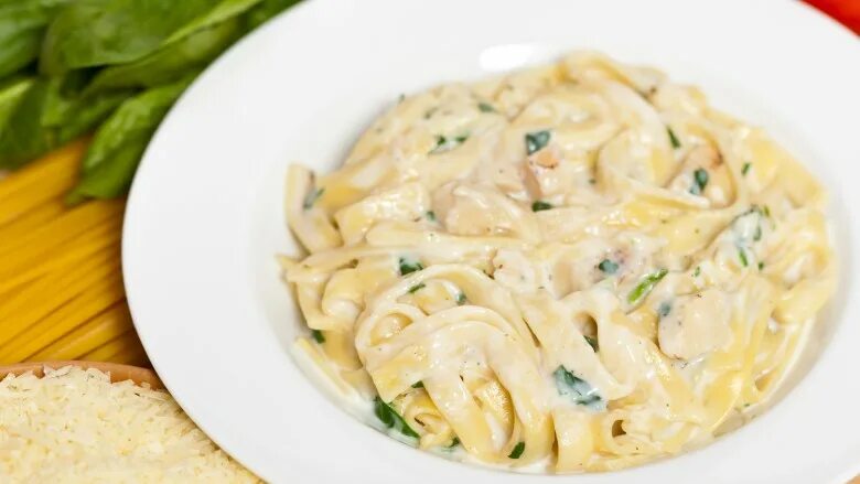 Макароны с соусом альфредо в школе фото Italian Restaurant Decisions Someone Should Have Been Fired For