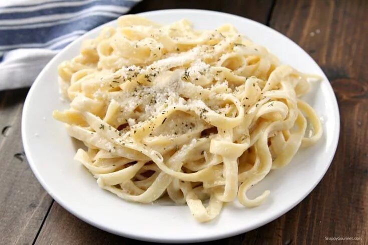 Макароны с соусом альфредо в школе фото Homemade Alfredo Sauce Recipe - Snappy Gourmet Alfredo sauce recipe homemade, Ol