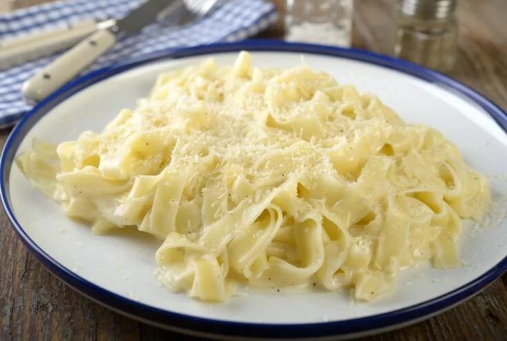 Макароны с соусом альфредо в школе фото Quick And Easy Alfredo Sauce Recipe Recipe Sour cream recipes, Alfredo recipe, F