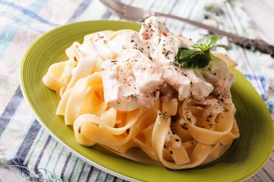 Макароны с соусом альфредо в школе фото Copycat Olive Garden Chicken Fettuccine Alfredo with Authentic Alfredo Sauce Rec