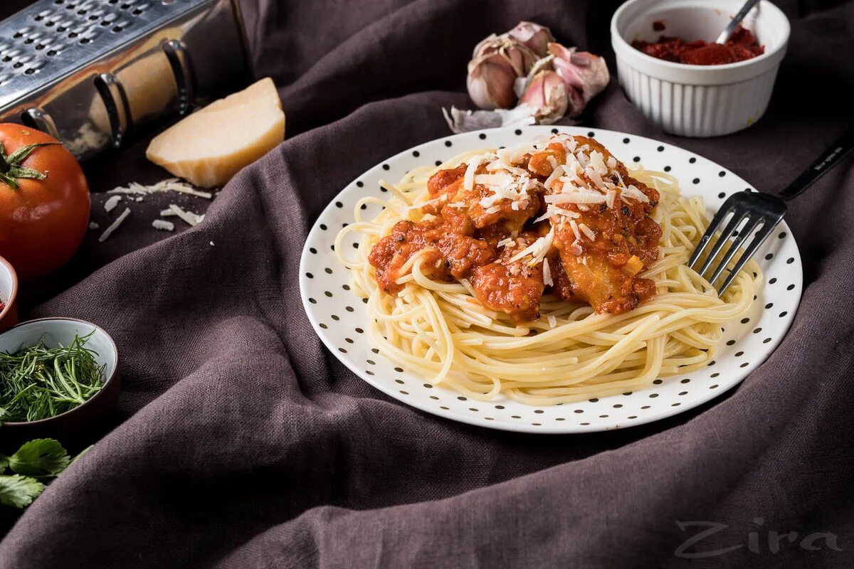 Макароны с соусом с фото Спагетти с курицей в томатном соусе - Zira.uz