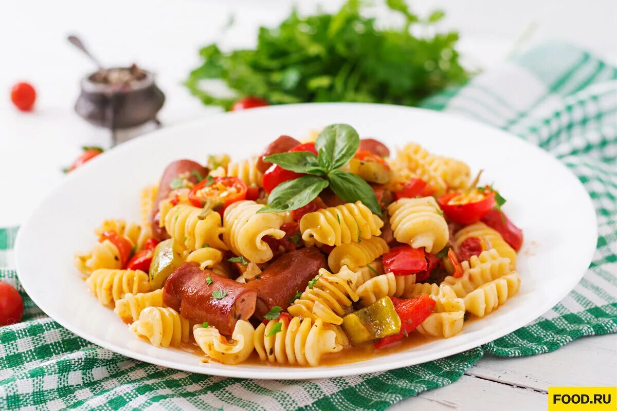 Макароны с сыром и колбасой фото Теплый салат, мини-пицца и сердечко: рассказываем, как и с чем оригинально приго