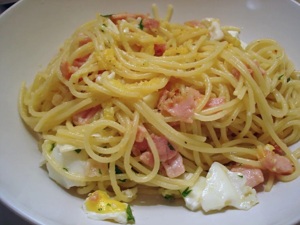 Макароны с сыром и колбасой фото Bacon and Fried Egg Spaghetti Dinner one night was fried e. Flickr